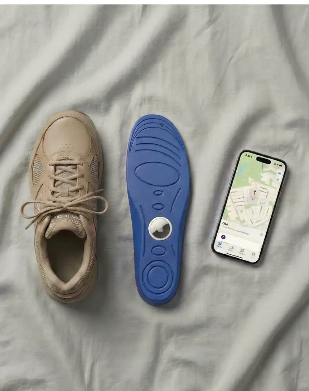 AirTag Einlegesohle mit Schuhe und Smartphone Übersicht