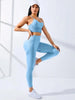 Fitness Outfit Damen: Atmungsaktives Yoga-Set mit High-Waist Leggings und Stretch Sport-BH in hellblau.